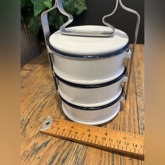 BENTO BOX, 5-piece set in white and navy enamel with stand and lid. - Picture 3 of 9